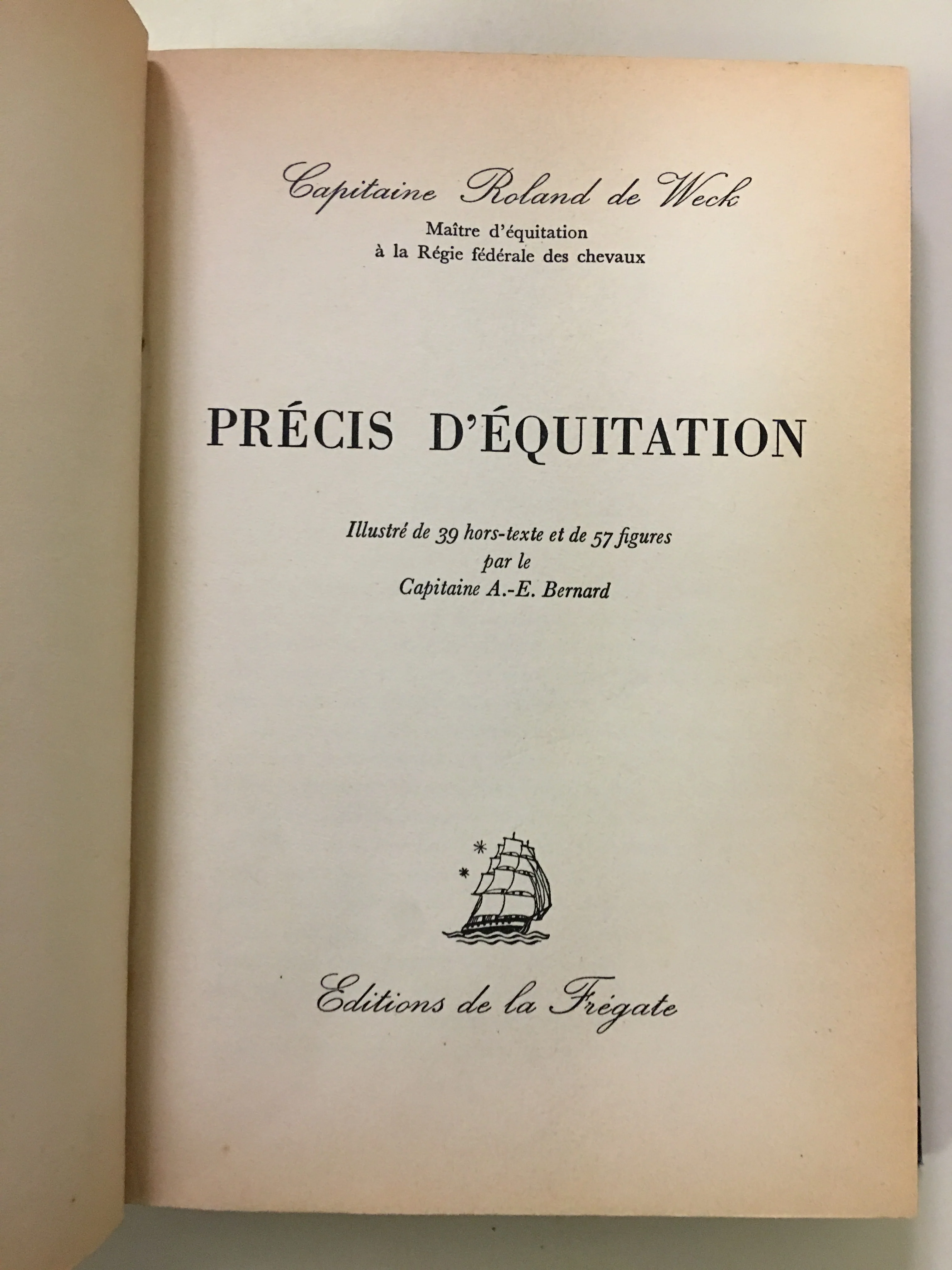 Precis D'Equitation  by Captaine Roland de Weck leatherbound with marbleized boards RARE 1945 out of print - Image 3