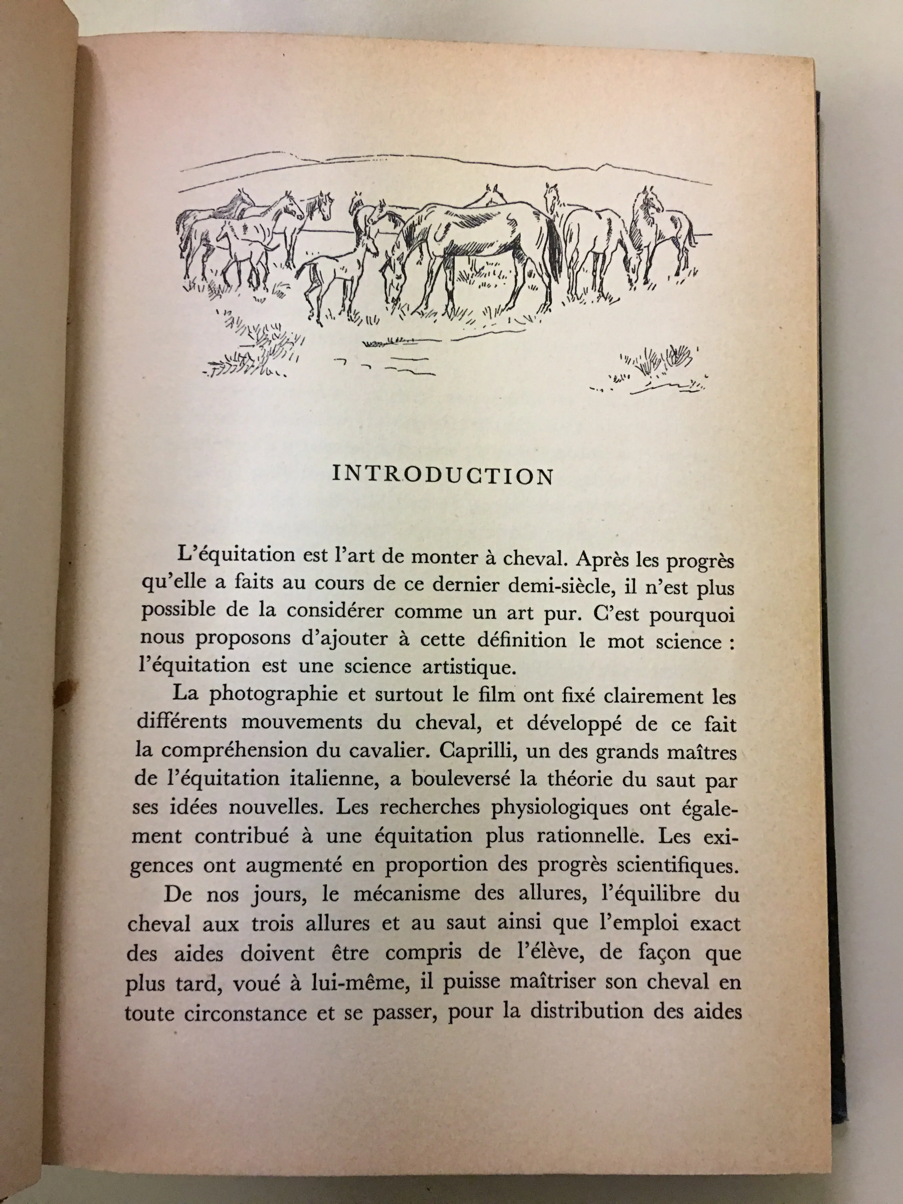 Precis D'Equitation  by Captaine Roland de Weck leatherbound with marbleized boards RARE 1945 out of print - Image 4